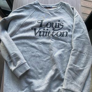Louis Vuitton crewneck. Size-XL and good condition.